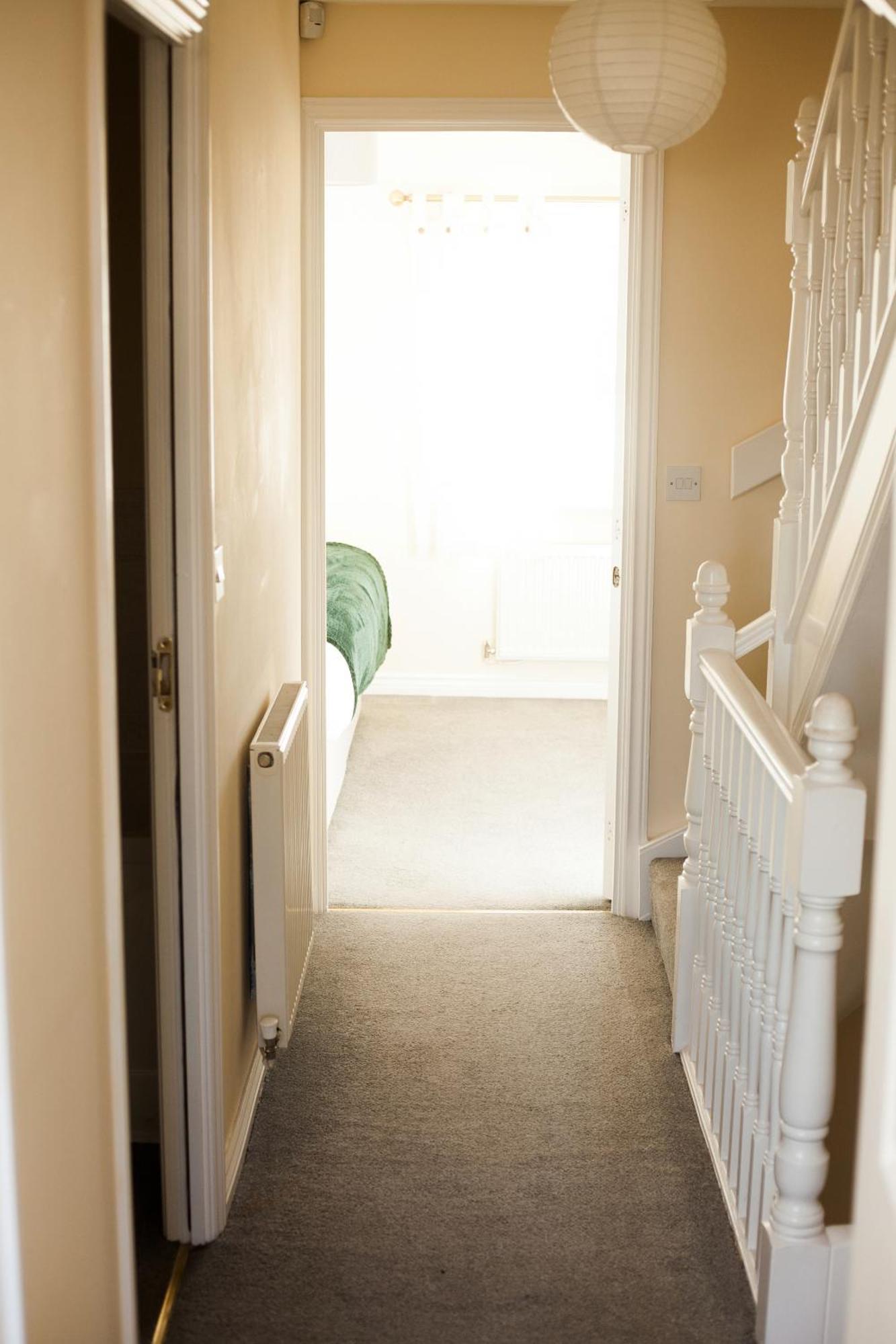Avril Warwickshire Home Stay Nuneaton Exterior photo